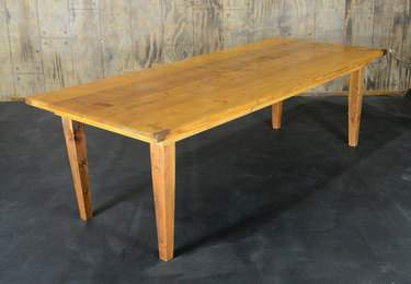 Golden Oak Vineyard Table